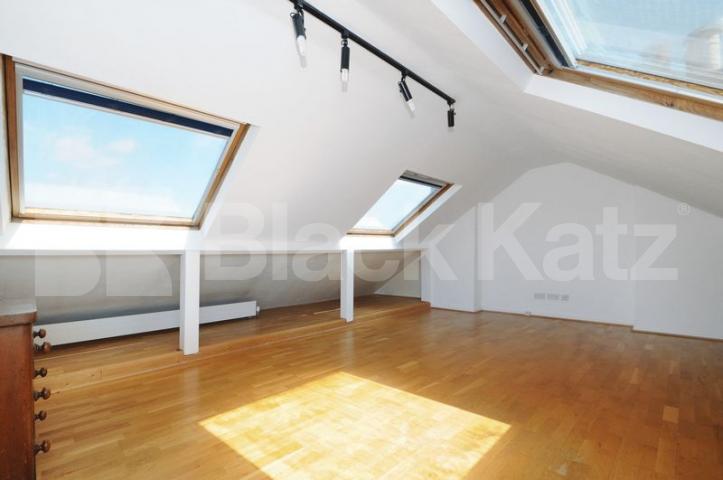 			4 Bedroom, 1 bath, 1 reception House			 Roxwell Road, Shepherds Bush